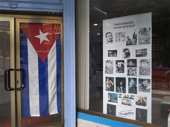 Primer Aniversario de la Desaparición Física de nuestro Comandante en Jefe. Exposición fotográfica en homenaje a Fidel con variados retratos que expresaban la versatilidad de su figura. 2017